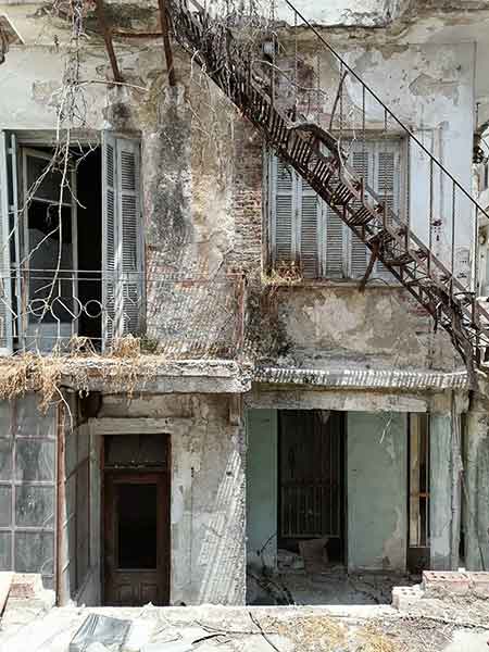 Η Σοφία Βέμπο έζησε στο Βόλο αλλά το σπίτι της καταρρέει.(φωτογραφίες) Μανώλης Εμμανουήλ