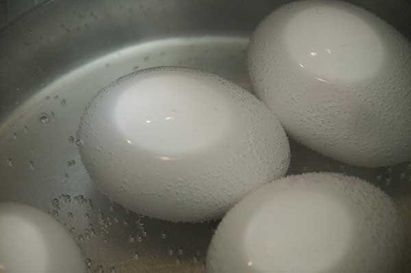 Αυγά: σωστό βράσιμο και εύκολο καθάρισμα, πως;