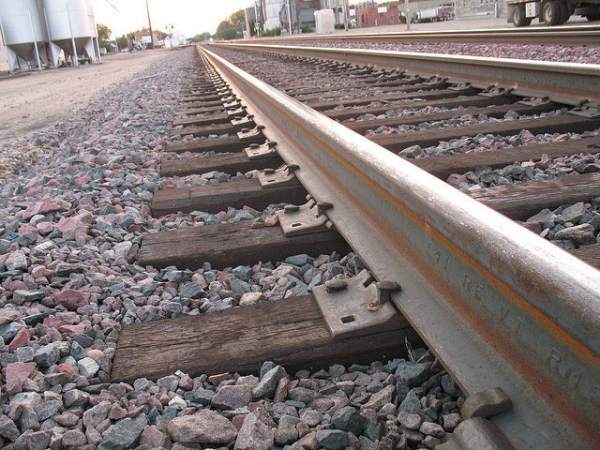 Αναρωτηθήκατε ποτέ γιατί υπάρχουν πέτρες δίπλα στις ράγες των σιδηρόδρομων;