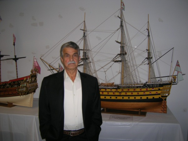 Αντώνης Τζούμας. Ο Βολιώτης που δημιουργεί ιστορικά ξύλινα καράβια  